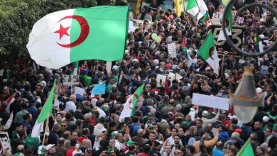 En Algérie, des milliers de manifestants contre “la criminalisation de la politique”