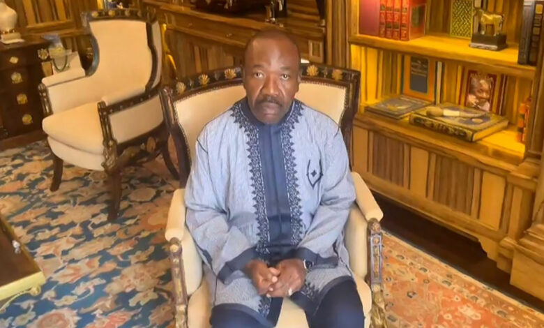 Putsch au Gabon le president Bongo appelle dans une video ses amis a faire du bruit