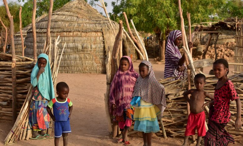 Des enfants a Agadez au nord du Niger le 6 avril 2017 alors que le nord du pays etait confronte a une importante secheresse 1698488