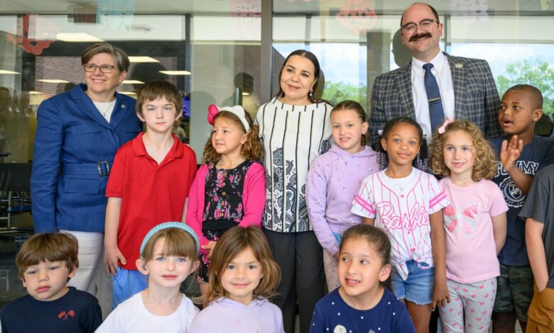SAR la Princesse Lalla Asmaa visite à Washington l’Université Gallaudet et préside la cérémonie de signature d’un protocole d’entente entre la Fondation Lalla Asmaa et Gallaudet 1 Gp JT6uWEAAzL8o