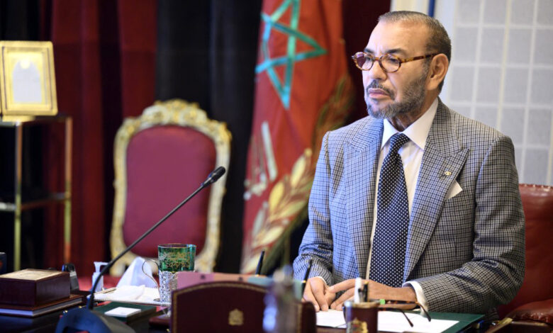 SM le Roi lance la construction de la plateforme de réserves de première nécessité de la région de Rabat-Salé-Kénitra, une concrétisation du modèle marocain de résilience face aux catastrophes 1 SM Le ROI 67