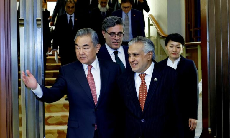 La Chine réaffirme son soutien ferme au Pakistan lors des entretiens du ministre chinois des Affaires étrangères avec le vice-Premier ministre pakistanais 1 WhatsApp Image 2025 05 21 at 23.43.15