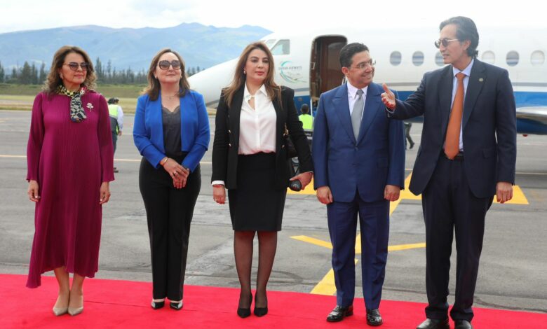 Nasser Bourita arrive à Quito, capitale de l’Équateur, en tant que représentant de Sa Majesté le Roi pour l’investiture du nouveau président équatorien 1 WhatsApp Image 2025 05 23 at 21.09.33
