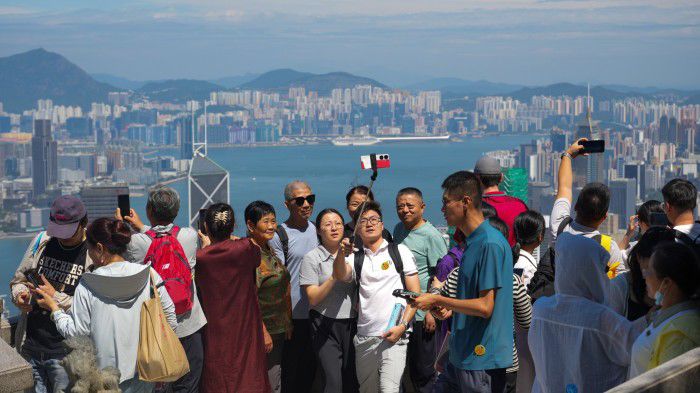 Les influenceurs du Golfe plongent dans la « vraie Chine » : un voyage touristique révèle le visage humain et culturel du pays du dragon 1 WhatsApp Image 2025 05 30 at 16.46.06