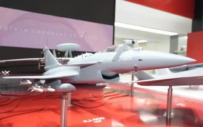 La technologie chinoise s’impose au Salon aéronautique de Paris : chasseurs furtifs et drones avancés en vedette 1 1d85db8d a53d 4b47 a850 8e20df6e7b25