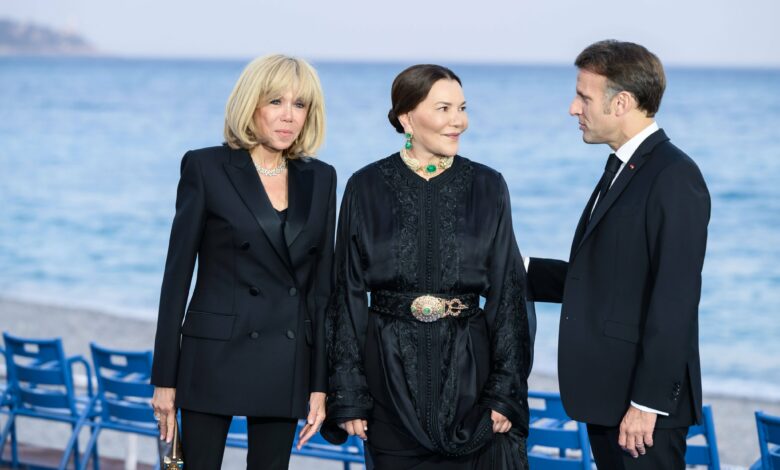 Conférence de l'ONU sur l’Océan: SAR la Princesse Lalla Hasnaa prend part à Nice au dîner offert par le Président français en l’honneur des Chefs d’Etat et de gouvernement participants 1 Gs8w5I0WUAA2njj