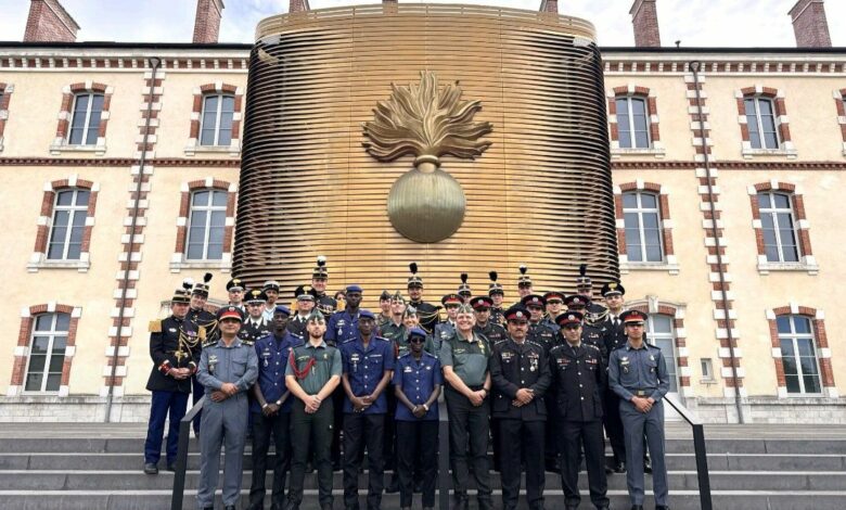 Une délégation de la Gendarmerie Royale visite le Musée de la Gendarmerie nationale française dans le cadre du renforcement de la coopération 1 WhatsApp Image 2025 06 29 at 13.22.39