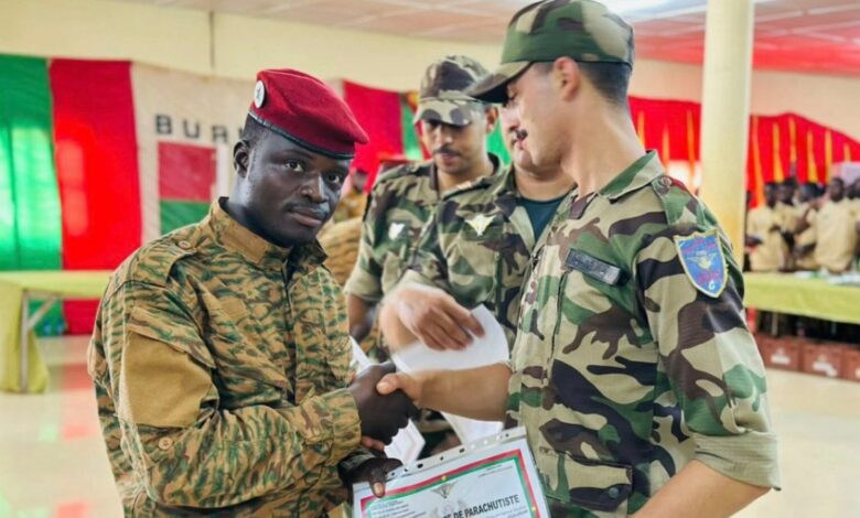 Le Maroc renforce les capacités de l’armée burkinabè : Plus de 200 parachutistes formés avec le soutien des FAR 1 165bb90d d7c8 42e7 9028 43b7010a9d59