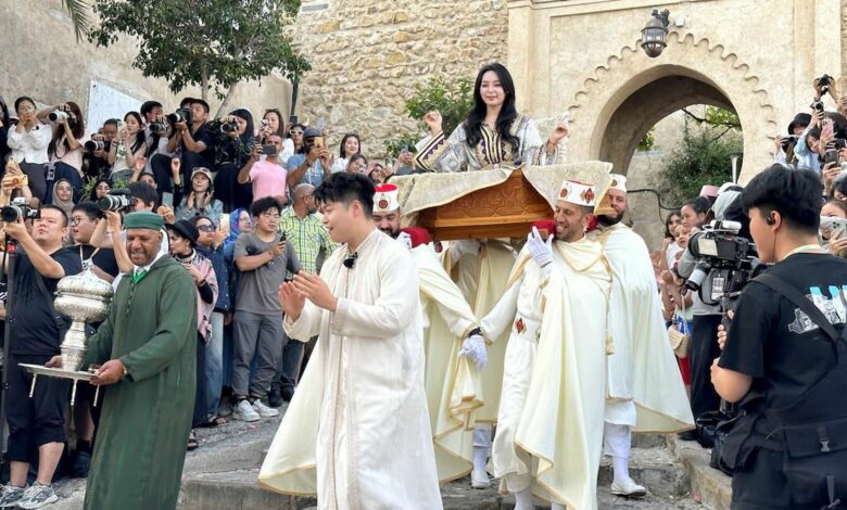 Plus de 900 millions de téléspectateurs pour une émission chinoise tournée à Tanger… Un nouveau rayonnement mondial pour la culture marocaine 1 WhatsApp Image 2025 07 27 at 23.16.00