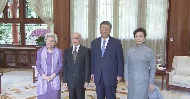 President Xi Jinping and His Wife Meet with Cambodian King Norodom Sihamoni and Queen Mother Norodom Monineath Sihanouk 1 2fbaac2e 0853 4c22 b16c 76fedeefd413