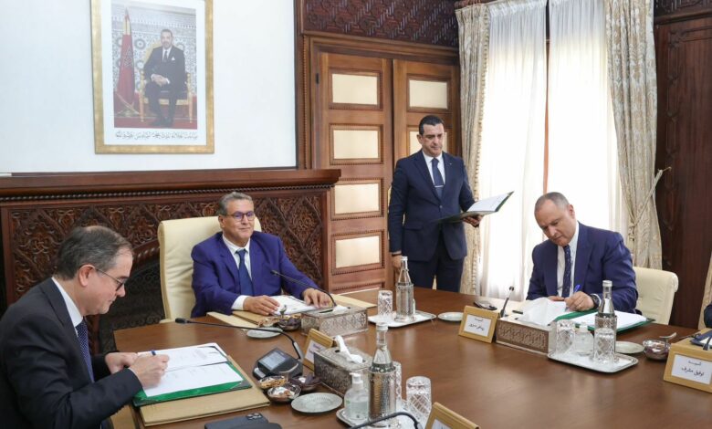 Le Chef du gouvernement reçoit le Directeur exécutif du Groupe Renault et préside la cérémonie de signature d’un avenant à la convention d’investissement avec le Groupe. 1 879b3429 9ff1 4b12 9276 d97314fc54a5