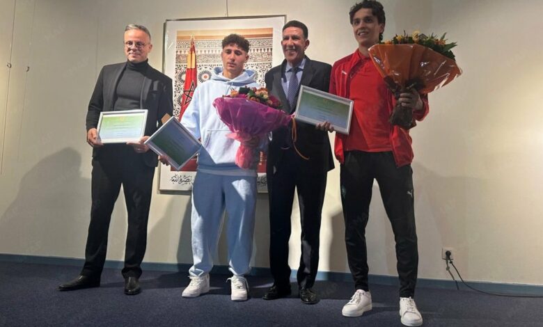 Hommage à Bruxelles aux champions du monde U20 Maamar et Tajaouart 1 G4iZ6CBWgAAdfvI