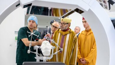 Sa Majesté le Roi inaugure le Complexe Hospitalo-Universitaire International Mohammed VI de Rabat et donne Ses Hautes Instructions pour la mise en service du CHU Mohammed VI d’Agadir 4 G42VXqvWwAAJMqH