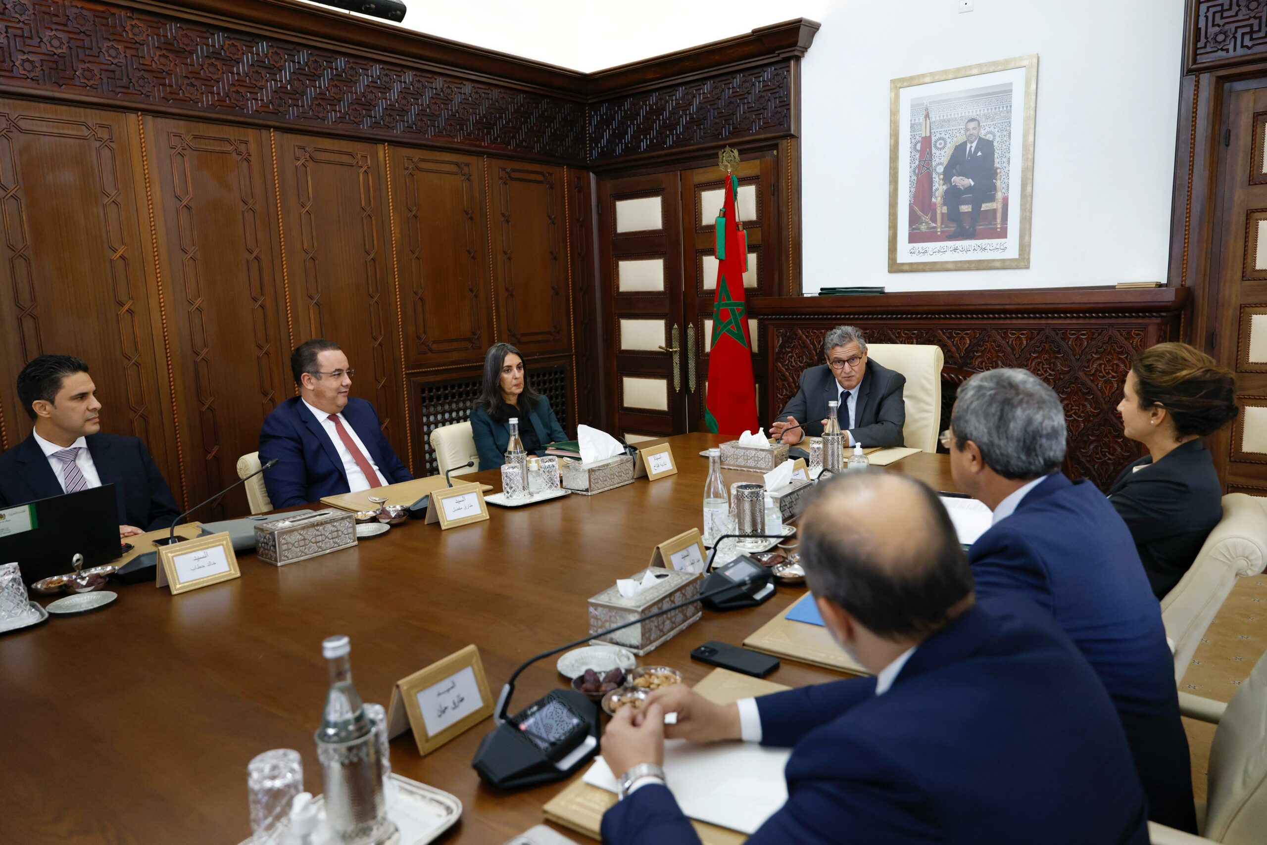 Le Chef du gouvernement préside la cérémonie de signature d’une convention relative à des projets de production d’électricité à partir des énergies renouvelables. 3 WhatsApp Image 2025 11 04 at 16.02.58 2 scaled