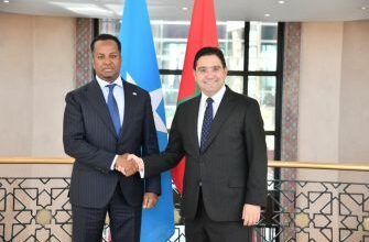 La République fédérale de Somalie a réitéré, vendredi, son soutien à l’intégrité territoriale et à la souveraineté du Maroc sur l’ensemble de son territoire et salué l’adoption de la résolution 2797 du Conseil de Sécurité de l’ONU. 4 WhatsApp Image 2025 11 28 at 14.26.39