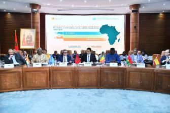 Le ministre des Affaires étrangères, de la Coopération africaine et des Marocains résidant à l’étranger, M. Nasser Bourita, a appelé, mardi à Rabat, à l’adoption d’une approche africaine ambitieuse et déterminée, fondée sur la dignité des victimes du terrorisme, la justice et une véritable responsabilité collective face à la recrudescence de la menace terroriste en Afrique. 1 WhatsApp Image 1
