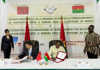 Le Maroc et le Burkina Faso ont réaffirmé, mercredi, leur volonté de renforcer davantage leur coopération bilatérale et de faire des relations de partenariat multidimensionnel maroco-burkinabè un modèle exceptionnel de coopération Sud-Sud interafricaine. 1 WhatsApp Image 2025 12 10 at 15.59.01