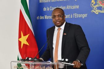 La République du Suriname a réaffirmé, jeudi, son "soutien continu à l’intégrité territoriale et à la souveraineté du Maroc sur l'ensemble de son territoire, y compris la région du Sahara", ainsi que son "plein soutien au plan d'autonomie marocain comme seule base crédible, sérieuse et réaliste pour une solution de cette question". 1 WhatsApp Image 2026 01 15 at 16.34.53