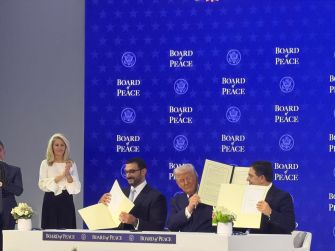 Sur Instruction de Sa Majesté le Roi Mohammed VI, que Dieu L'assiste, Président du Comité Al-Qods, le ministre des Affaires étrangères, de la Coopération africaine et des Marocains résidant à l’étranger, M. Nasser Bourita, a procédé, ce jeudi, à Davos en Suisse, à la signature de la Charte constitutive du Conseil de Paix, et ce lors d’une cérémonie présidée par le Président des États-Unis d’Amérique, Son Excellence M. Donald J. Trump. 1 WhatsApp Image 2026 01 22 at 12.47.21