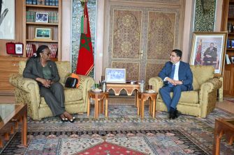 La ministra de Asuntos Exteriores y de Cooperación, encargada de la Integración y de la Diáspora de la República Gabonesa, Sra. Marie Edith Tassyla-Ye-Doumbeneny, expresó este martes en Rabat el pleno apoyo de su país y saludó las iniciativas lanzadas por Su Majestad el Rey Mohammed VI para el surgimiento y el desarrollo del continente africano. 1 WhatsApp Image 2026 04 14 at 2.09.53 PM