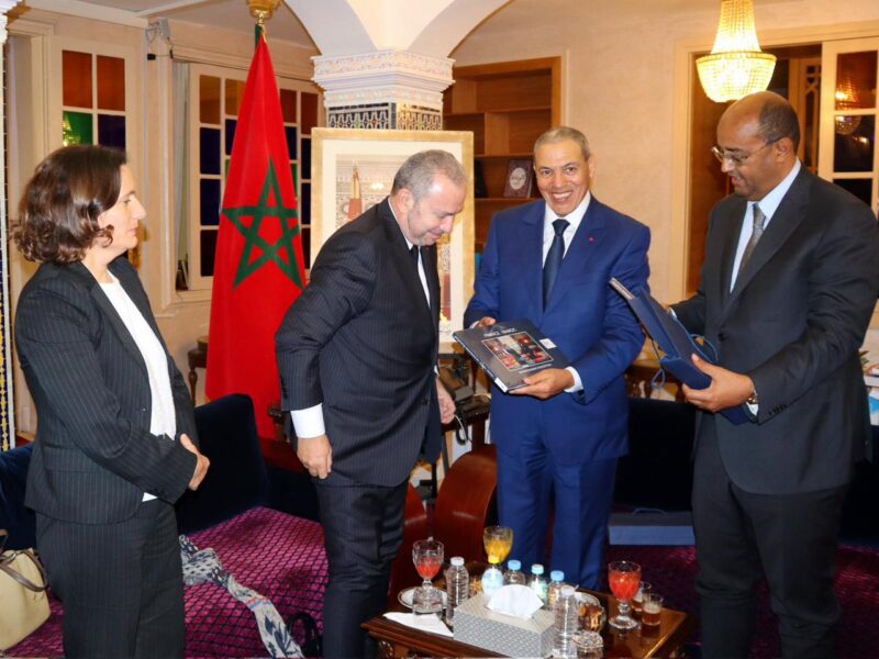 L’ambassadeur de France en visite à Laâyoune réaffirme le soutien de Paris au développement des provinces du Sud du Royaume 3 WhatsApp Image 2026 04 15 at 14.25.15 2 scaled
