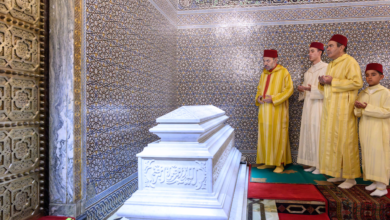 SM le Roi, Amir Al-Mouminine, préside une veillée religieuse en commémoration du 28e anniversaire de la disparition de Feu SM le Roi Hassan II 5 SM Le Roi MAP01239
